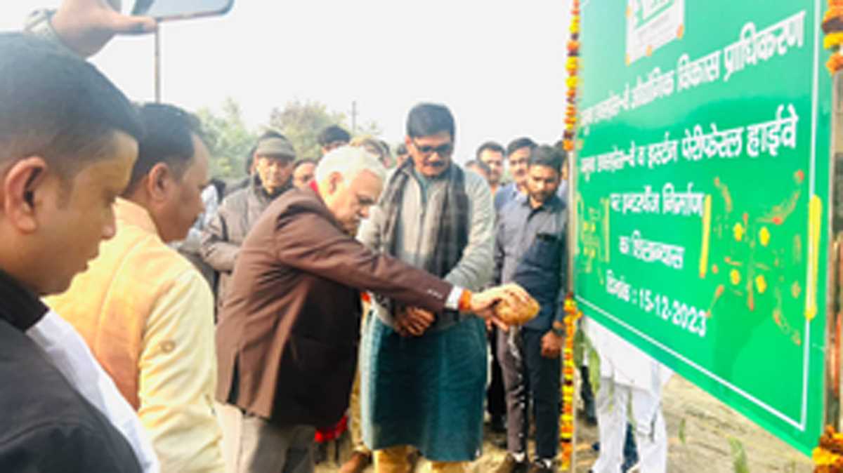 ईस्टर्न पेरीफेरल और यमुना एक्सप्रेसवे को जोड़ने वाले इंटरचेंज के कार्य का मुख्य सचिव ने किया शुभारंभ